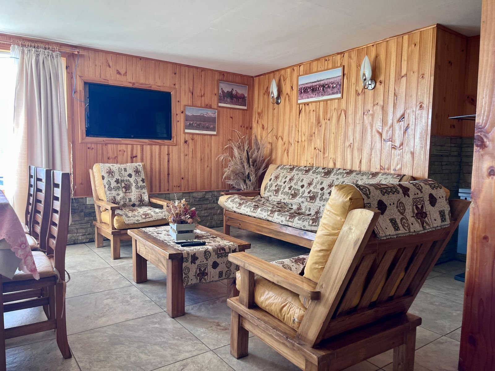 Conjunto de casas con costa de Lago Nahuel Huapi